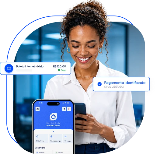 Assinante identificando pagamento pelo celular no app LyTex